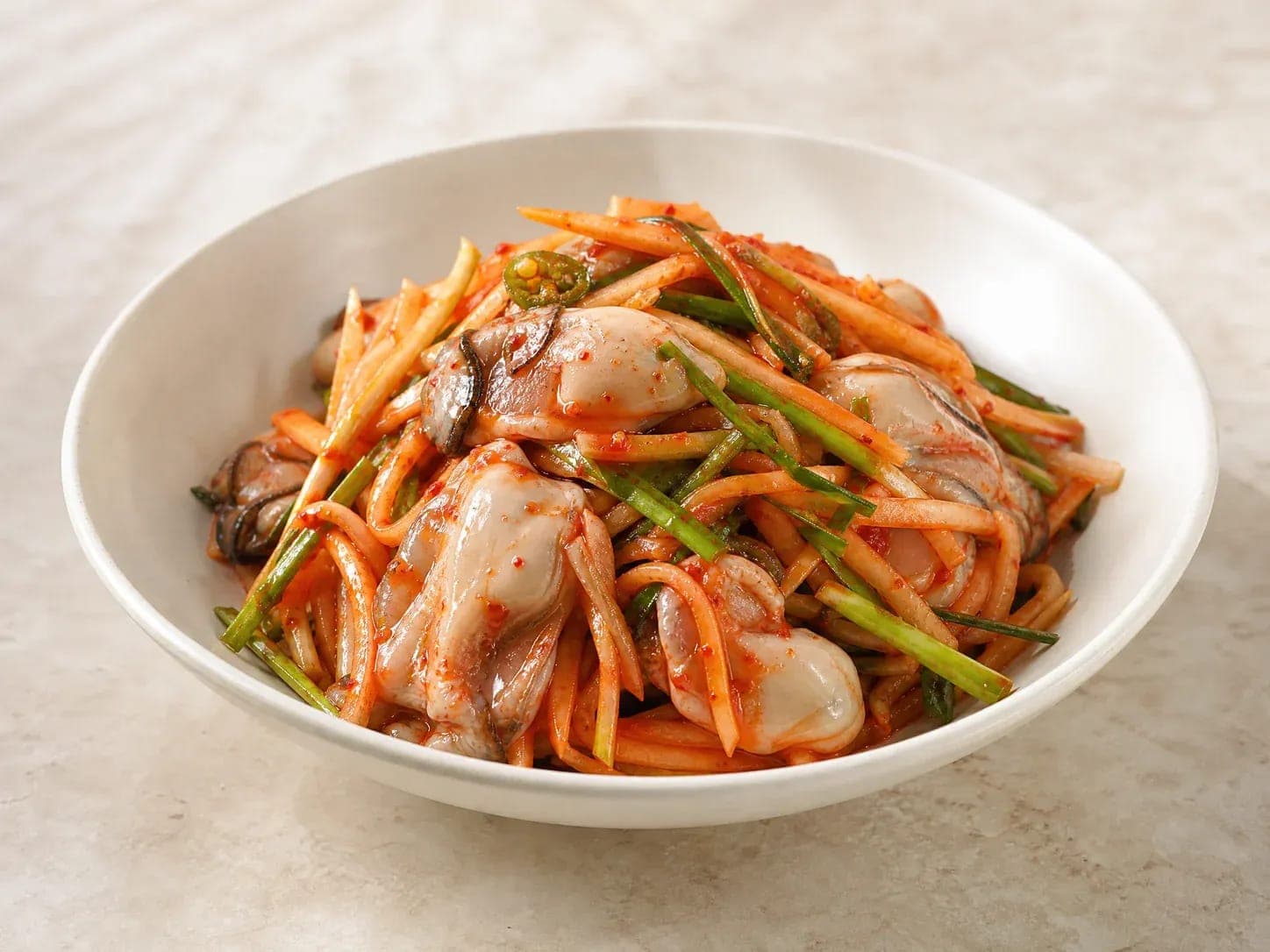 Illustration of Spicy Raw Oyster Salad (Saenggul-muchim)